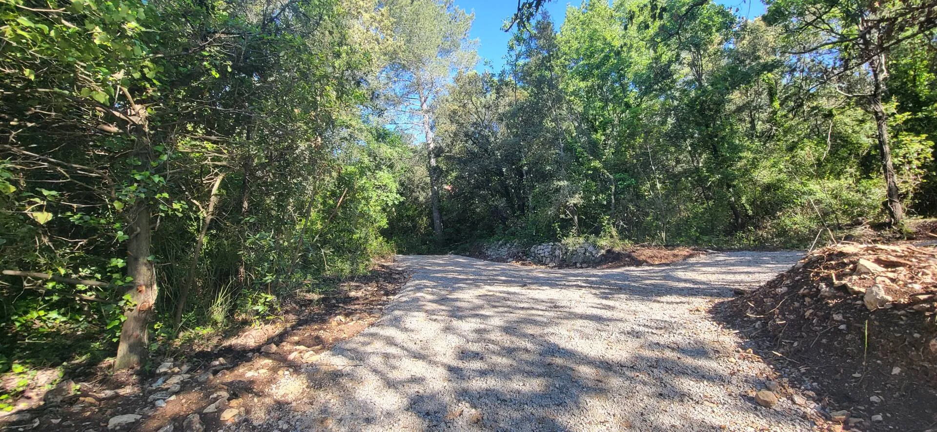 terrain constructible à Callas (83830)