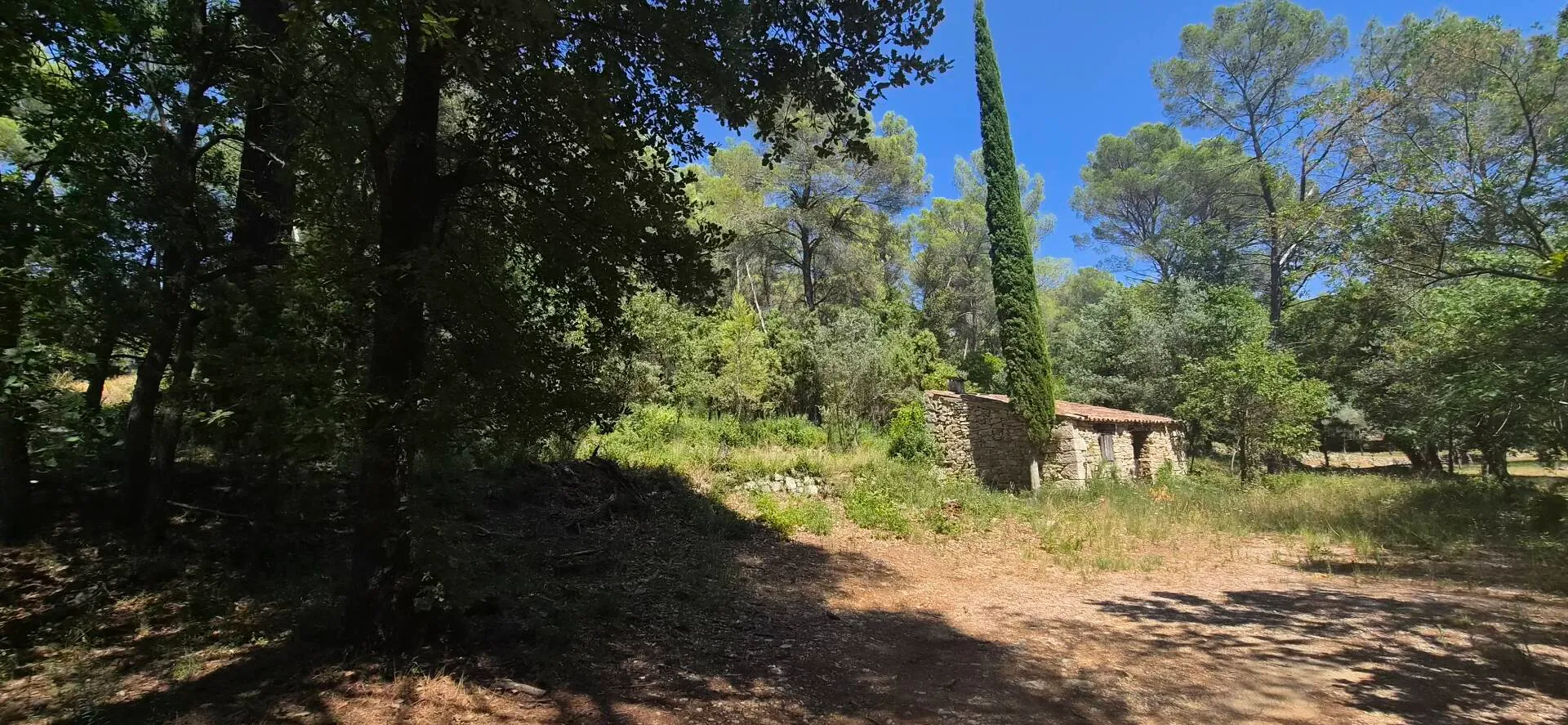 terrain constructible à Callas (83830)