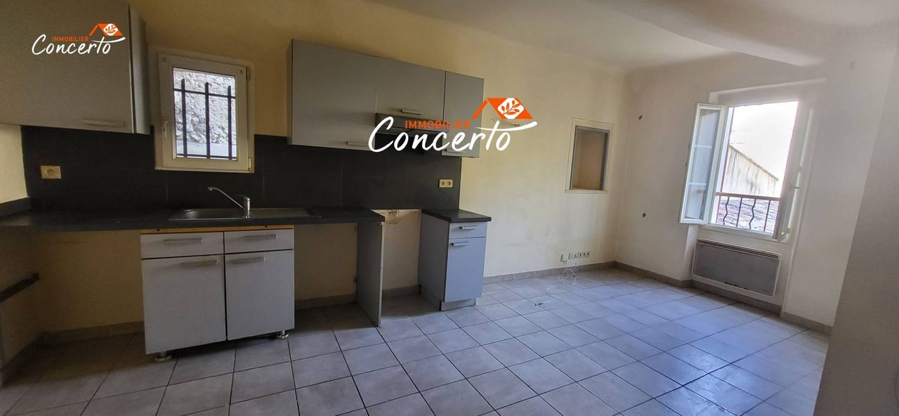 Appartement de type T3 avec chambrette et débarras