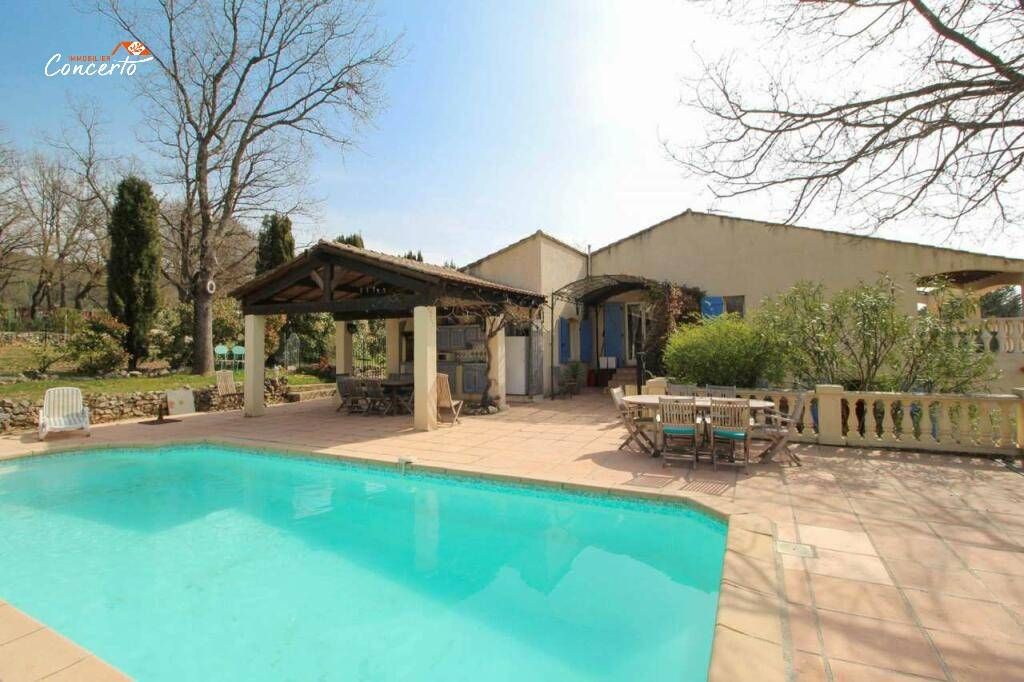Propriété - maison de 3 chambres - un appartement T3 + 2 gîtes