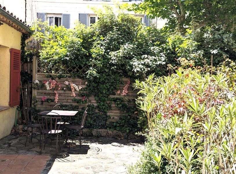 Appartement en rez-de-jardin avec Terrasse et place de parking privative