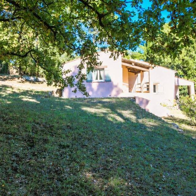 Villa sur 2190m² à Figanières.